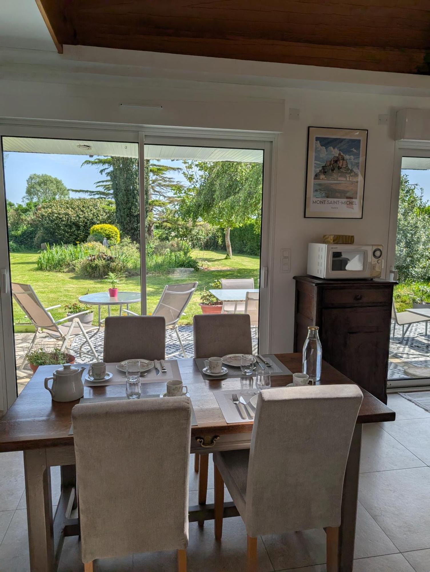 Bed and Breakfast A L Ombre Du Mont Saint Michel à Huisnes-sur-Mer Extérieur photo